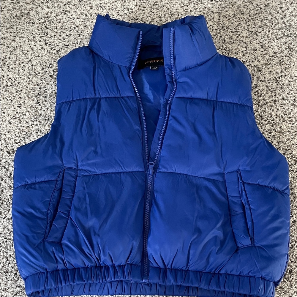 Ambiance Royal Blue women’s cropped puffer vest size medium